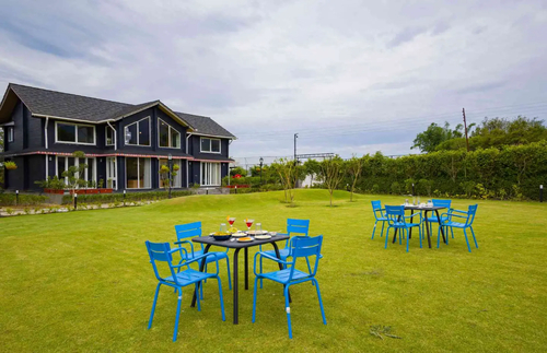 Esh Cottage Birch | Hilltop 4-BHK Retreat with Open-air Jacuzzi, Shared Garden, Pool & Cosy Lounge