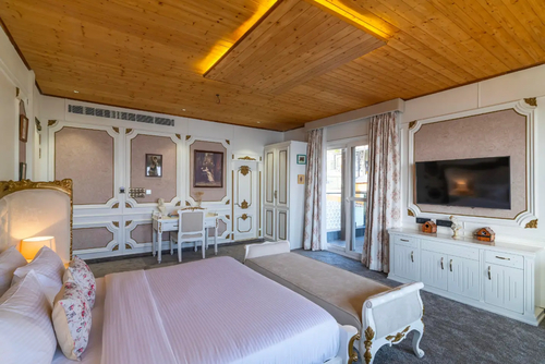 The English Country House | Victorian Suite 2