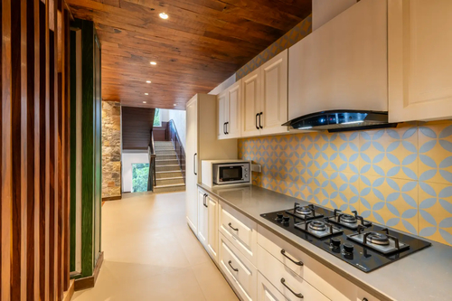 Shukrana 4BHK Luxury Retreat | Mall Road