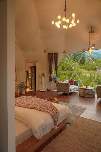 Glamorous Presidential Suite