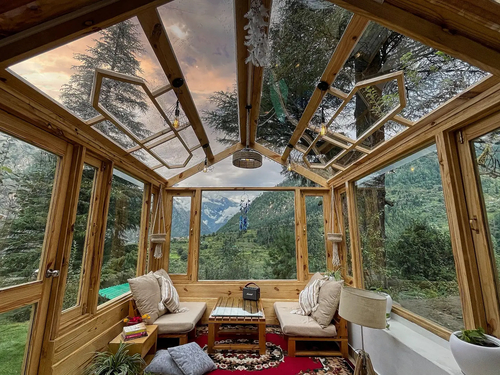 A Cozy Wooden Cabin & Attic | Itsy Bitsy