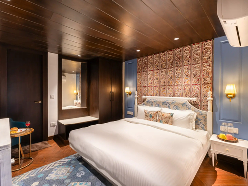 Shukrana 4BHK Luxury Retreat | Mall Road