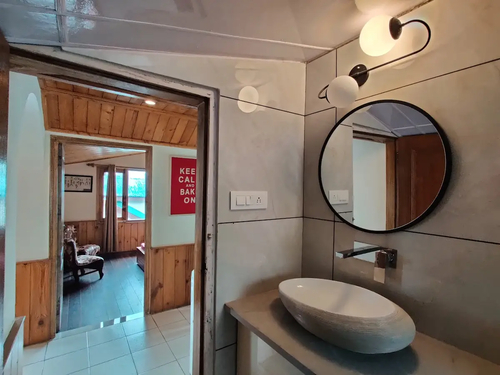 The Cloudberry | Cozy Hill Retreat with Balcony & Heated Interiors