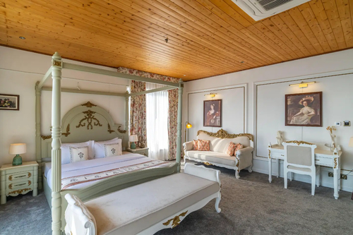 The English Country House | Victorian Suite