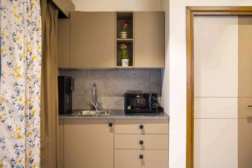 Esh Cottage Moss | Hilltop 2-BHK Retreat with Open-air Jacuzzi, Shared Garden, Pool & Cosy Lounge