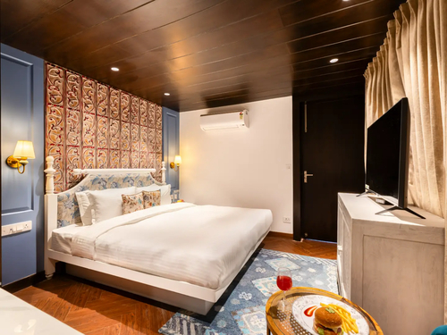 Shukrana 4BHK Luxury Retreat | Mall Road