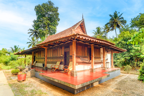 Palm Dale Deluxe Room | Serene Heritage Retreat by the Backwaters with Garden & Restaurant