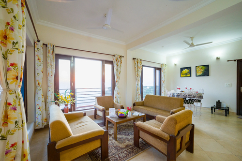 Pine View Cottage | Pet-friendly 3-BHK Himalayan Retreat with Scenic Sit-Out Areas