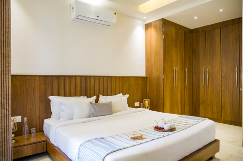BYDM The Sky Heaven | Charming Pet-friendly 4-BHK Penthouse 15 Min from Triveni Ghat With Balcony, Bar & Lift