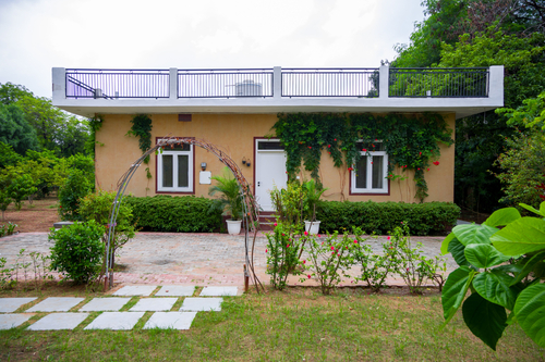 Raha Farms | 2-BHK Pet-friendly Retreat with a Garden, Shared pool, Restaurant, Library, & Game zone