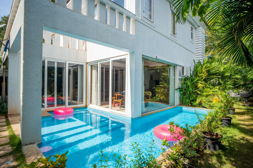 Swimming pool