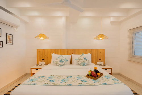 House of Neptune | 3-BHK Retreat with Gazebo & Bar | 10 mtrs from Ashwem Beach