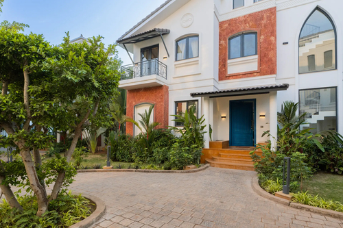 Laguna Aurelia | Luxe 4-BHK Villa Near Popular Beaches With Pvt Pool & Garden 