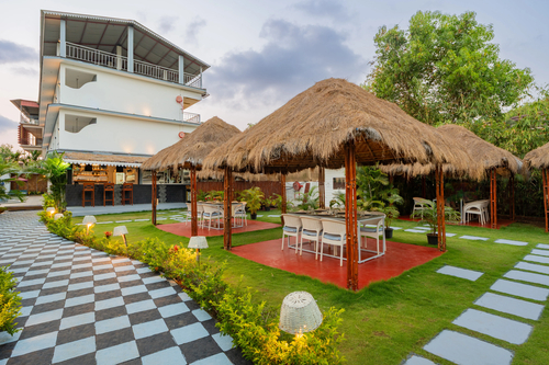 Gracias Seaora | Pet-friendly Retreat With Bathtub, Common Pool, & Restro, Close to Ashwem Beach