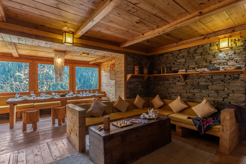 Skylounge | Pet-friendly Traditional 4-Bedroom Retreat With Sauna & Garden Near Haku Temple