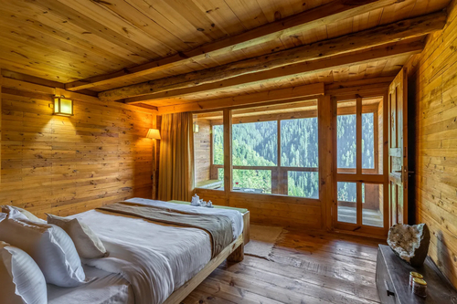 Skylounge | Pet-friendly Traditional 4-Bedroom Retreat With Sauna & Garden Near Haku Temple