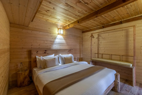 Everly | Pet-friendly Traditional 1-Bedroom Retreat With Attic, Sauna & Garden