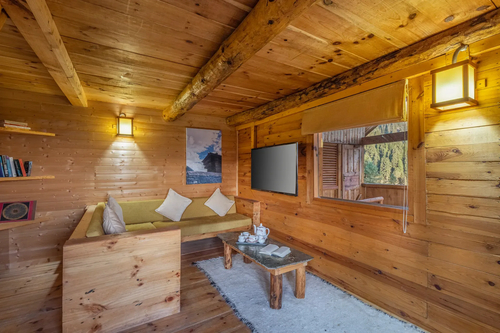 Skylounge | Pet-friendly Traditional 4-Bedroom Retreat With Sauna & Garden Near Haku Temple