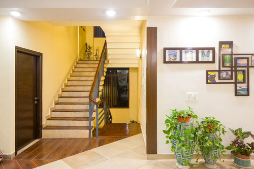 Lakeview Manor | Charming 5-BHK Lakeside Retreat With Garden & Balconies