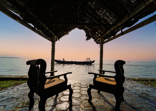 Vembanad House | Lakeside Heritage 4-Bedroom Retreat with Garden & Outdoor Sitting Area
