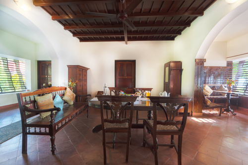 Vembanad House | Lakeside Heritage 4-Bedroom Retreat with Garden & Outdoor Sitting Area