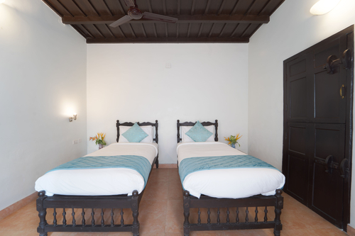 Vembanad House | Lakeside Heritage 4-Bedroom Retreat with Garden & Outdoor Sitting Area