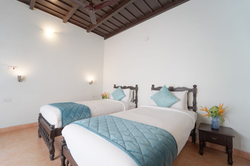 Vembanad House | Lakeside Heritage 4-Bedroom Retreat with Garden & Outdoor Sitting Area