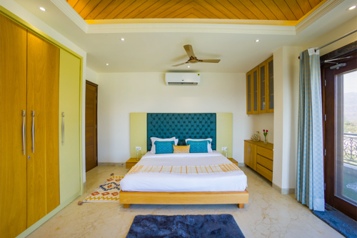 BYDM The Sky Heaven | Charming Pet-friendly 4-BHK Penthouse 15 Min from Triveni Ghat With Balcony, Bar & Lift