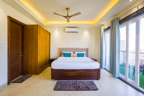BYDM The Sky Heaven | Charming Pet-friendly 4-BHK Penthouse 15 Min from Triveni Ghat With Balcony, Bar & Lift