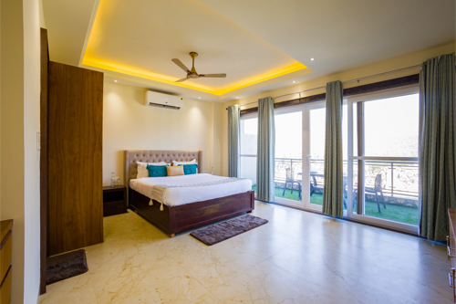 BYDM The Sky Heaven | Charming Pet-friendly 4-BHK Penthouse 15 Min from Triveni Ghat With Balcony, Bar & Lift