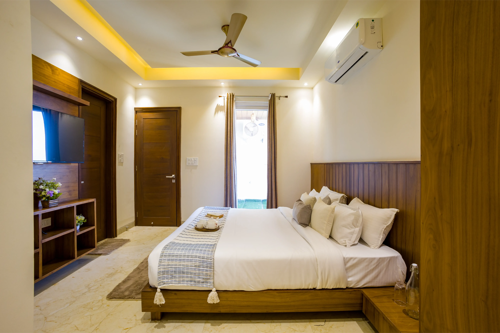 BYDM The Sky Heaven | Charming Pet-friendly 4-BHK Penthouse 15 Min from Triveni Ghat With Balcony, Bar & Lift