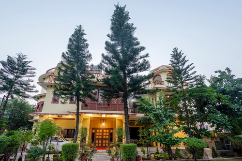 Abhimanyu Mansion Sapphire | 4-BHK Heritage Haveli With Outdoor Dining Area & Garden in City Centre