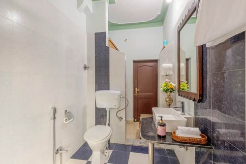 Abhimanyu Mansion Sapphire | 4-BHK Heritage Haveli With Outdoor Dining Area & Garden in City Centre