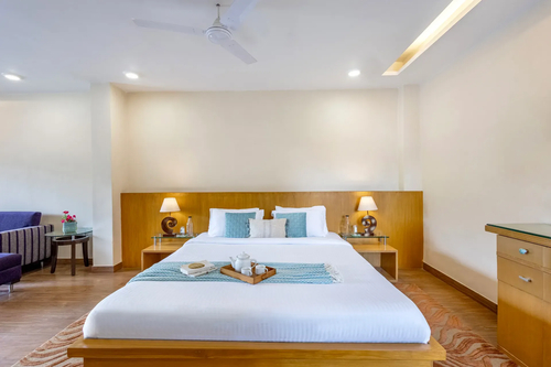 Lakeview Manor | Charming 5-BHK Lakeside Retreat With Garden & Balconies