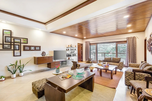 Lakeview Manor | Charming 5-BHK Lakeside Retreat With Garden & Balconies