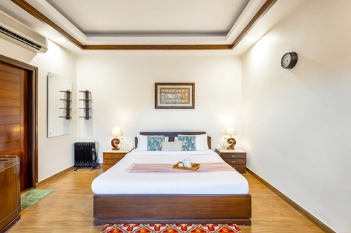 Lakeview Manor | Charming 5-BHK Lakeside Retreat With Garden & Balconies