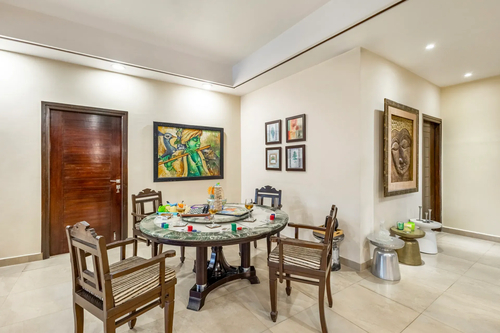 Lakeview Manor | Charming 5-BHK Lakeside Retreat With Garden & Balconies