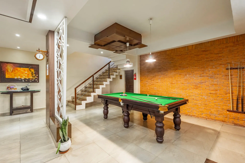 Lakeview Manor | Charming 5-BHK Lakeside Retreat With Garden & Balconies