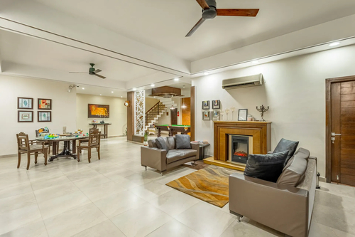 Lakeview Manor | Charming 5-BHK Lakeside Retreat With Garden & Balconies