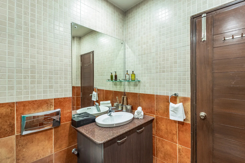 Lakeview Manor | Charming 5-BHK Lakeside Retreat With Garden & Balconies
