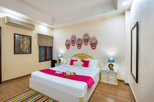 Lakeview Manor | Charming 5-BHK Lakeside Retreat With Garden & Balconies