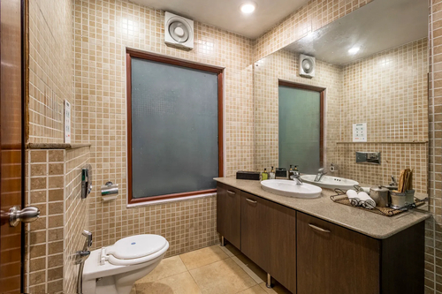 Lakeview Manor | Charming 5-BHK Lakeside Retreat With Garden & Balconies