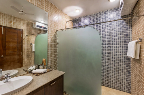 Lakeview Manor | Charming 5-BHK Lakeside Retreat With Garden & Balconies