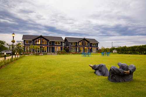 Esh Cottages Birch | Hillside 4-BHK Hideaway With Lush Garden, Common Pool, &  Gaming Zone