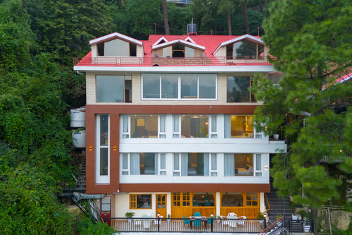 Evaara Woods Hilltop | 6-BHK Getaway With Common Garden & Sitting Area