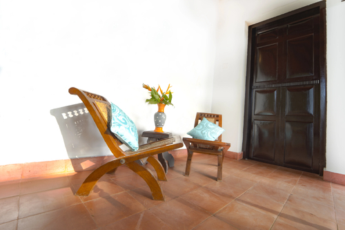 Vembanad House | Lakeside Heritage 4-Bedroom Retreat with Garden & Outdoor Sitting Area