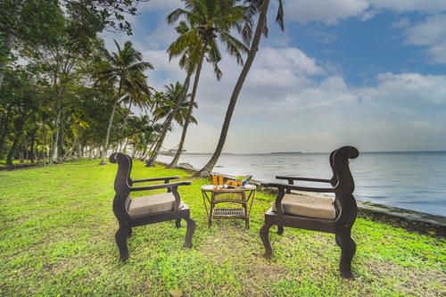 Vembanad House | Lakeside Heritage 4-Bedroom Retreat with Garden & Outdoor Sitting Area