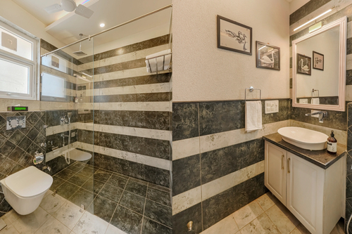 Konifer Greyvine | Hillside 9-BHK Retreat with Attic, Scenic Views, Garden & Outdoor Seating