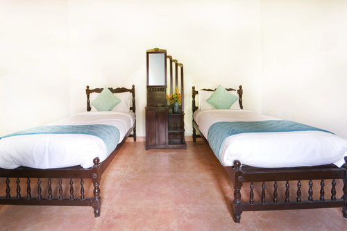 Vembanad House | Lakeside Heritage 4-Bedroom Retreat with Garden & Outdoor Sitting Area