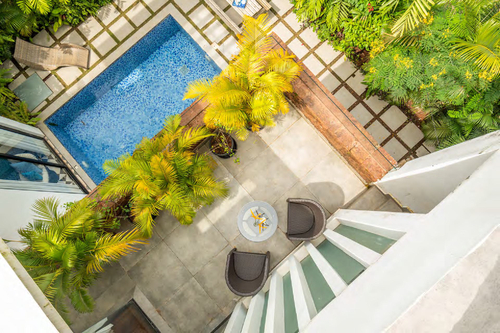 Swimming pool